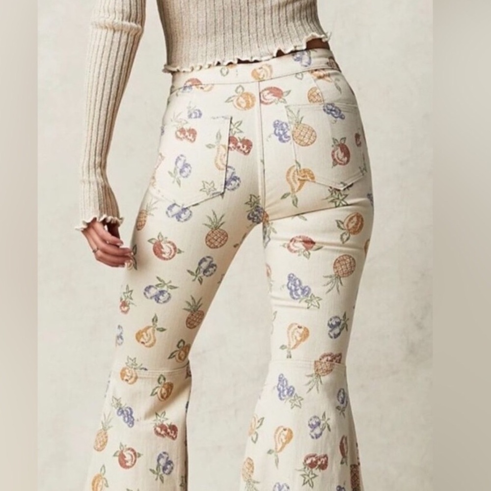 NWT Free People Just Float jeans Flares in White Combo fruit
Farmhouse size 26 - Picture 2 of 2